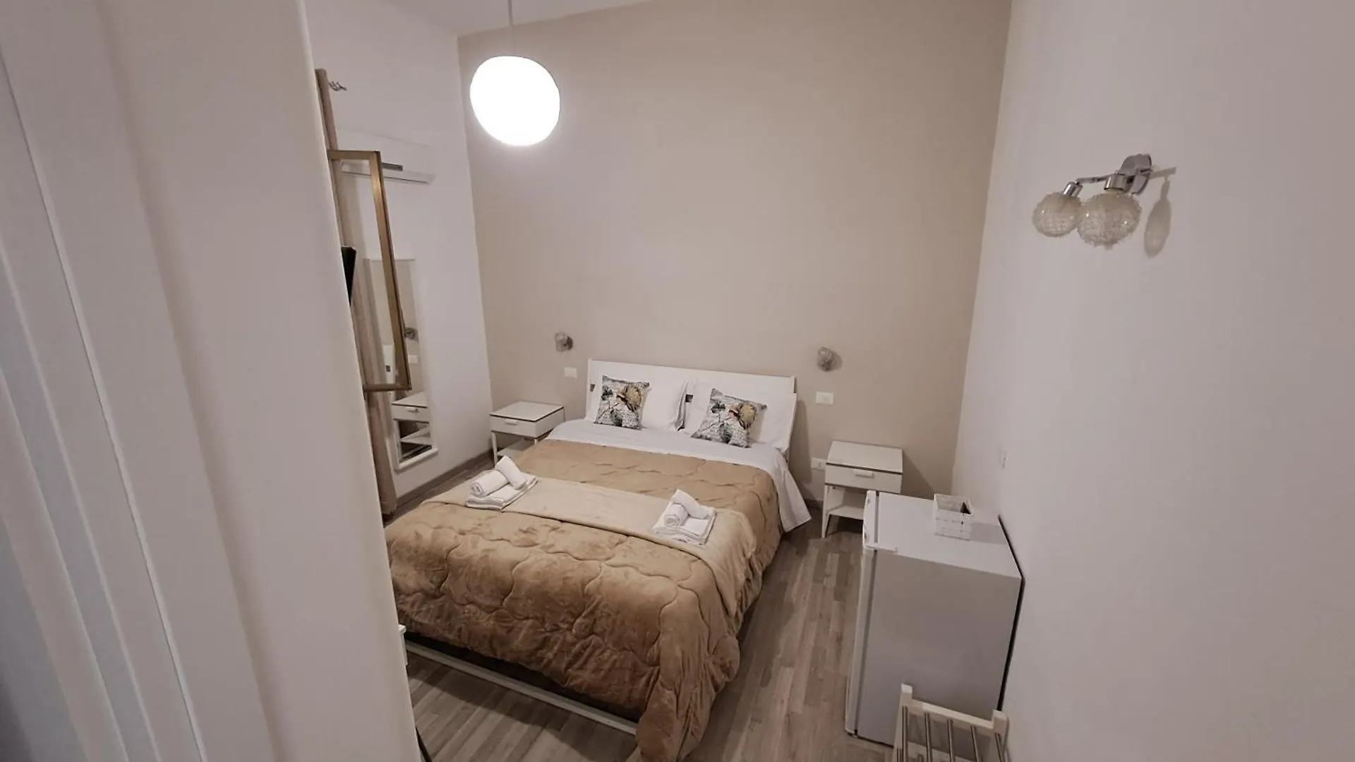 Bedroom La Stazione Palermo 0*,  Italia